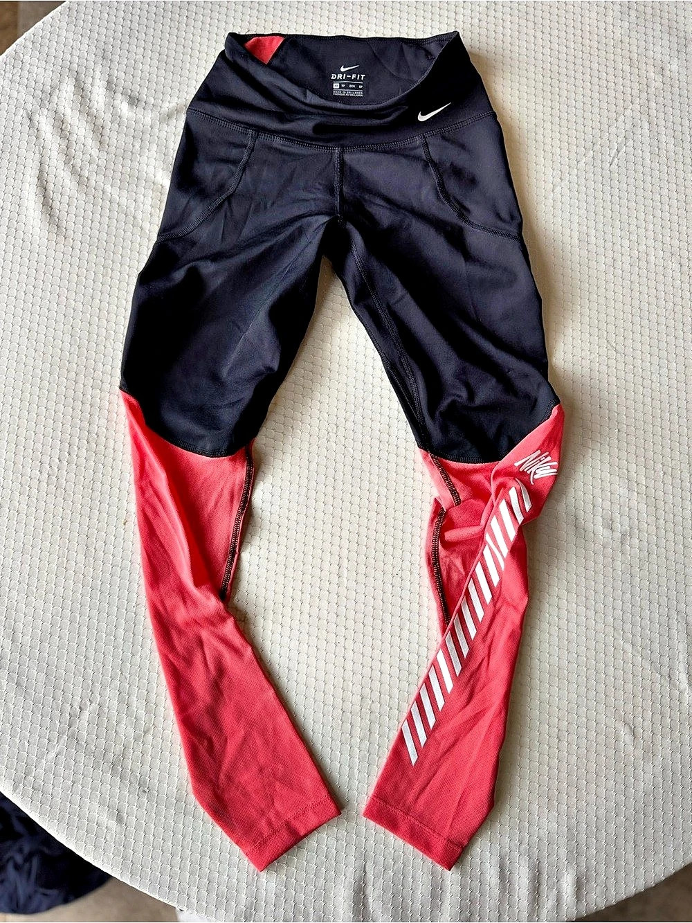 Nike Dri-FIT Color Block Leggings in Black & Pink Size Small
